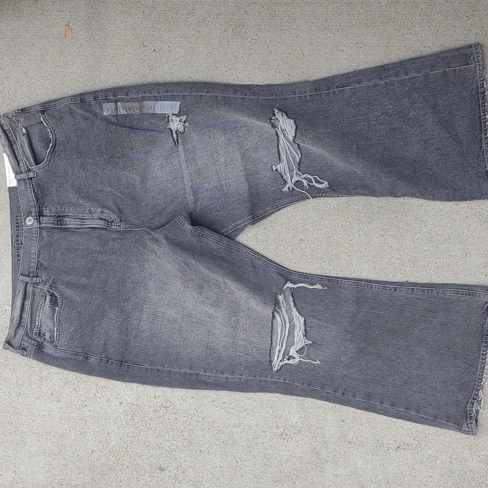 NWT ripped/distressed AE plus jeans-- gray wash
